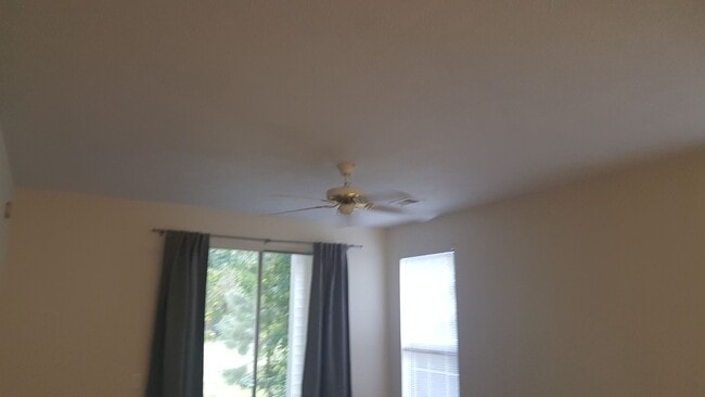 Building Photo - 2 Bedroom Condo in River Oaks Unit 59-D