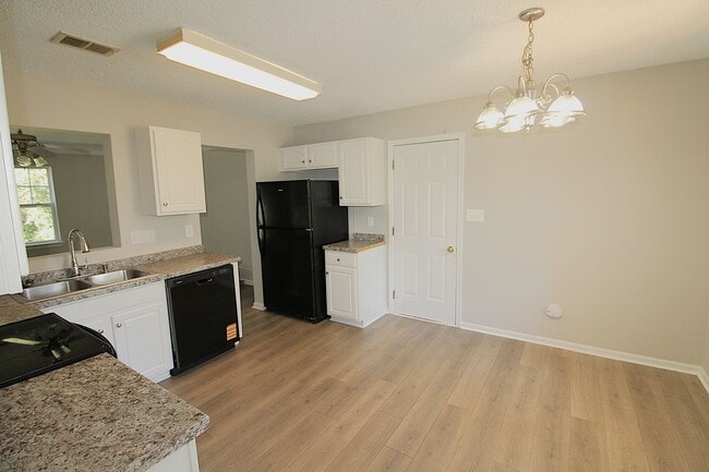 Photo - 3 Bedroom Home with a 1 Car garage!