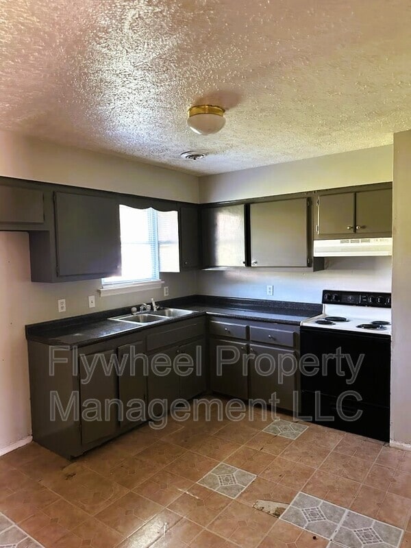 Photo - 780 Garrison Dr