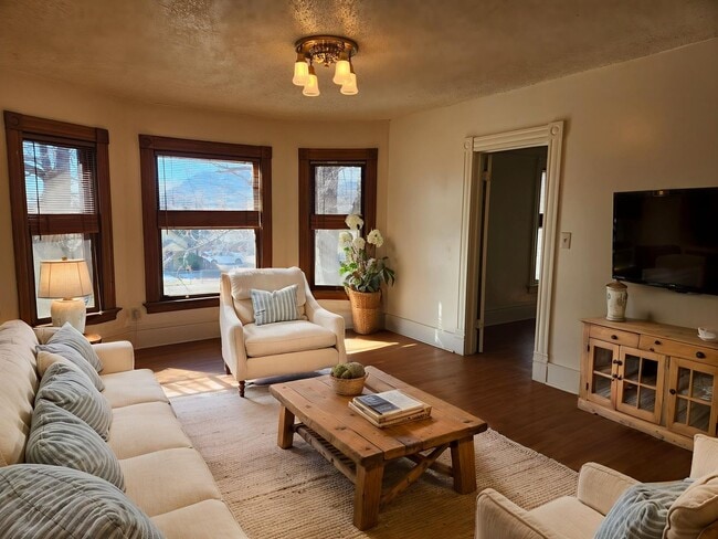 Photo - 716 E Boulder St Apartment Unit 716 EB 2