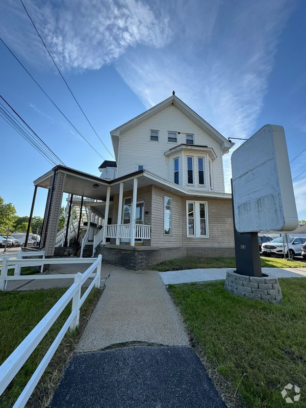 Building Photo - 613 Front St Rental