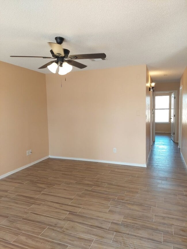 Photo - 3 bedroom 2 bathroom home!