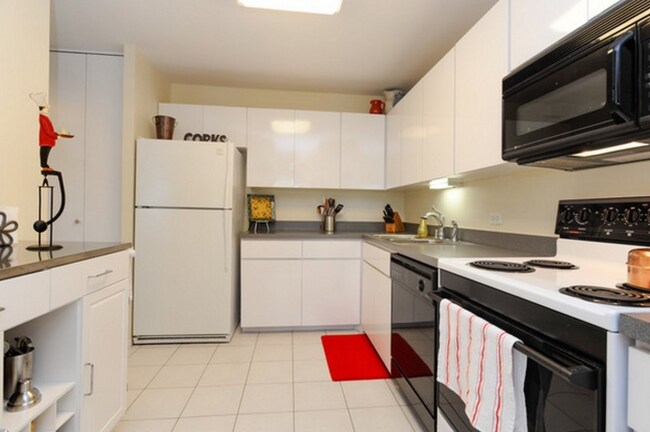 Photo - 2020 N Lincoln Park W Unit 18E