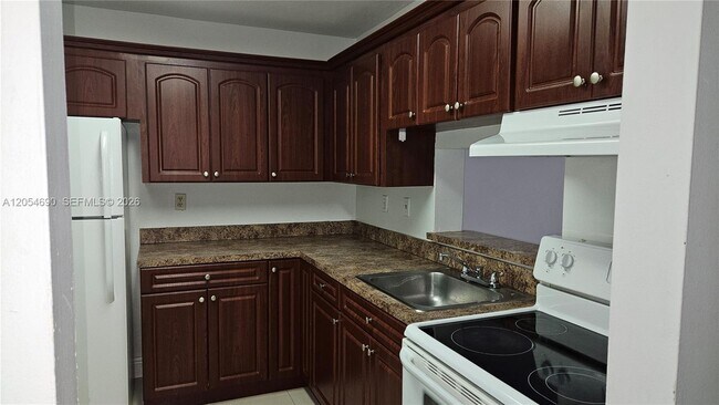 5201 NW 7th St Unit 207
