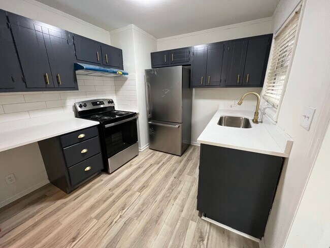 Photo - 2128 E 12th St