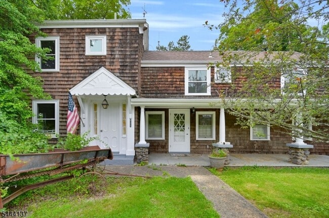 Photo - 425 Powerville Rd