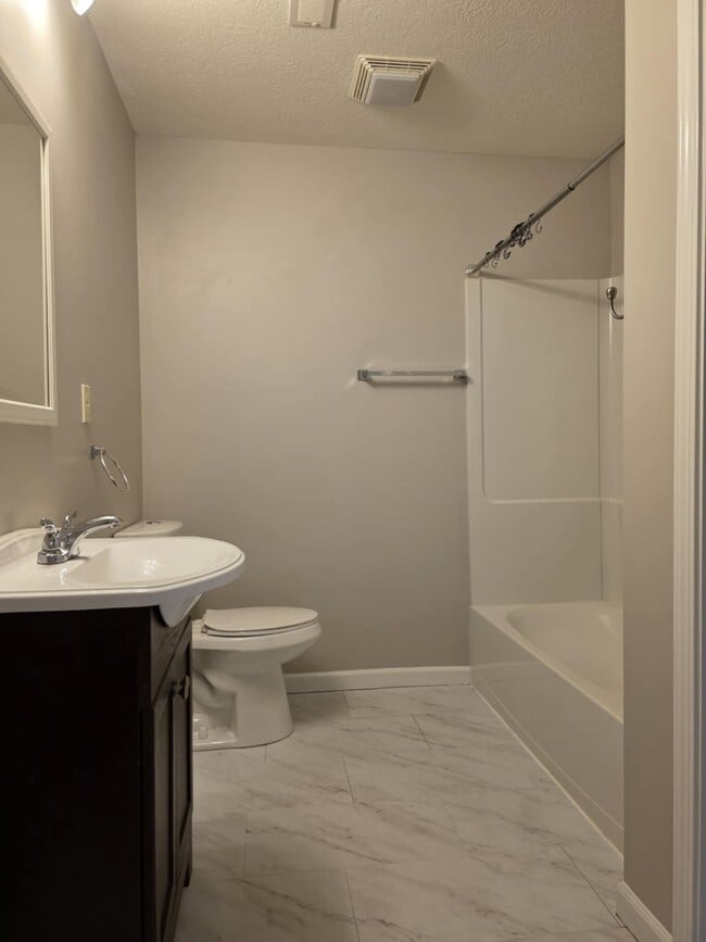 1st floor - Full Bathroom - 156 W Cherokee Dr