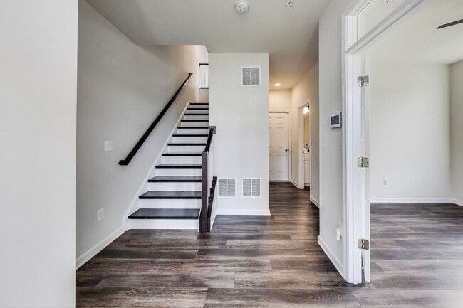 Photo - Luxurious on Lanham Hill - 3 + 3.5 Near Ne...