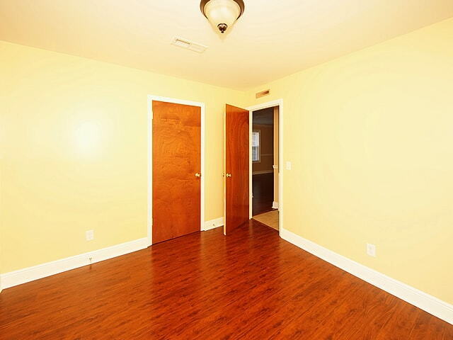 Building Photo - 995 King St Unit B