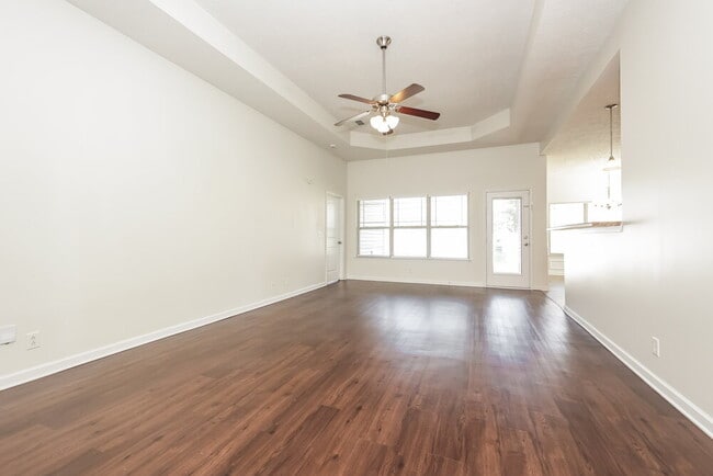 Photo - 3342 Cotswold Ln