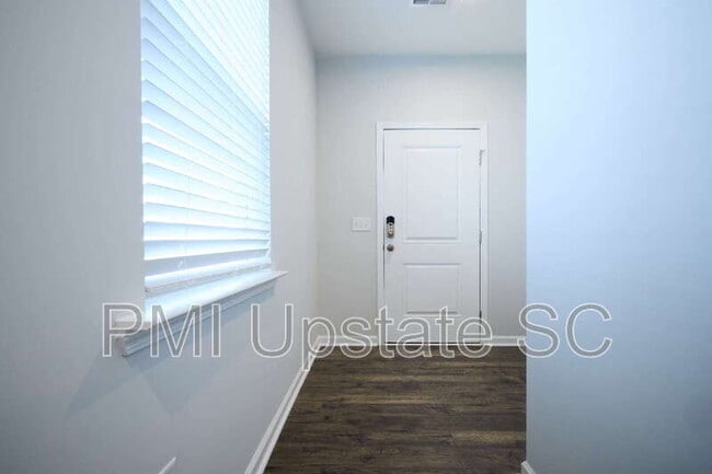 Photo - 405 Mariene Dr