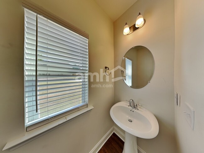 Photo - 8137 Willowbank Way