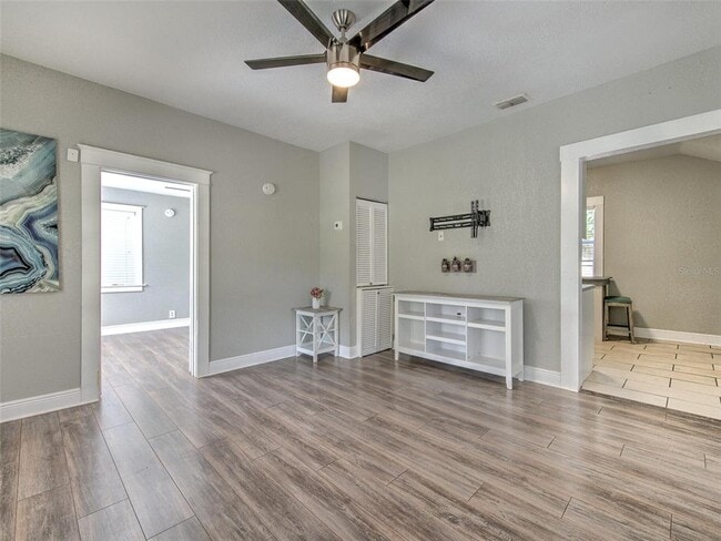Photo - 728 E Hanlon St