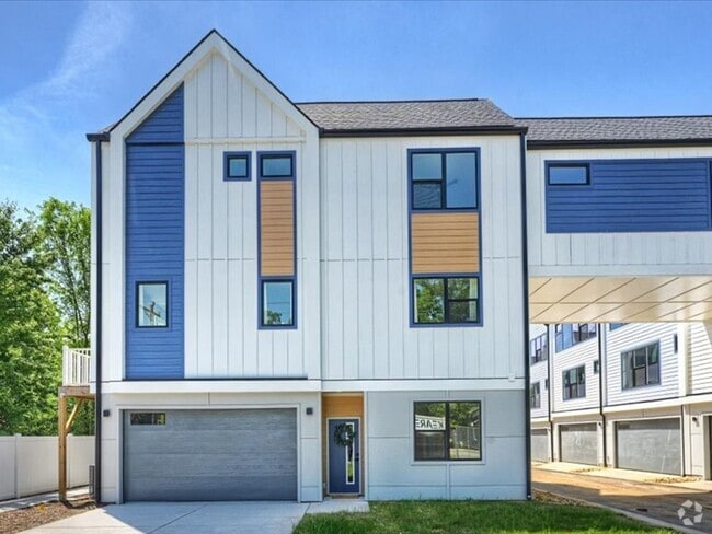 Building Photo - Modern Luxury Townhomes in Charlotte, NC.