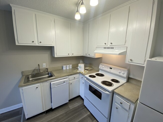 Photo - 1005 Hickory Hill Ln Unidad B102