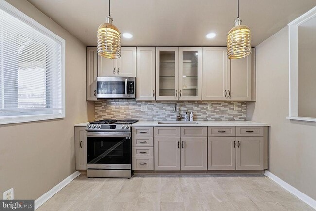 Photo - 1135 W Thompson St