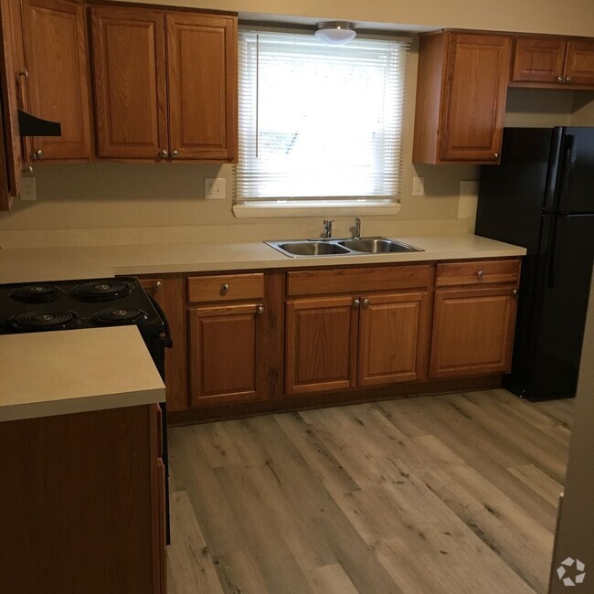 Building Photo - Nicely Remodeled 3 Bed 1.25 bath home