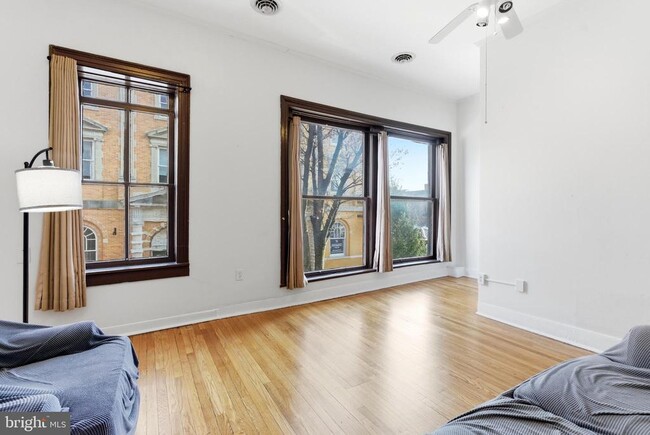 Building Photo - 105 N Loudoun St Unit 1