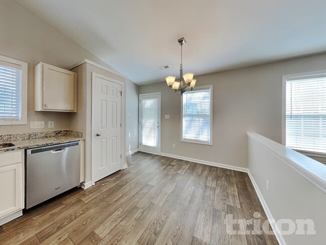 Photo - 4991 Astonshire Ln