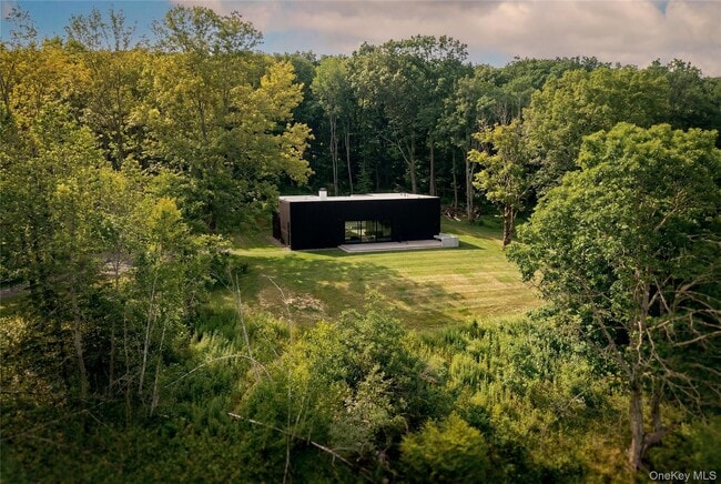 Photo - 279 Tompkins Rd