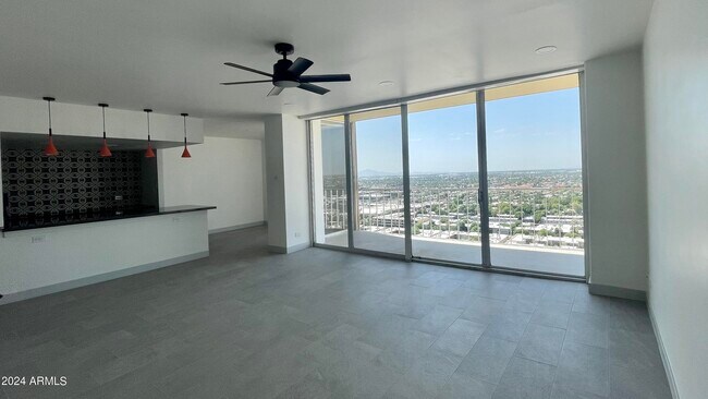 Photo - 207 W Clarendon Ave Unidad C22