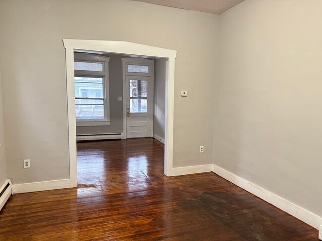 Photo - 2 Bedroom 2 Bathroom Home - Bonus room included in Brownstown!