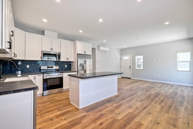 Photo - 6838 Tower St