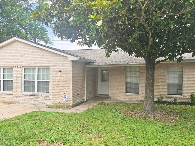 Photo - 9526 Golden Wood Ln