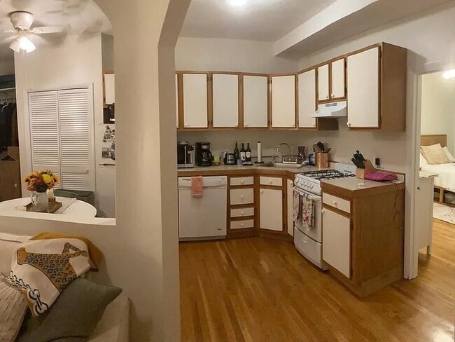 Building Photo - 19 Fleet St Unit 4