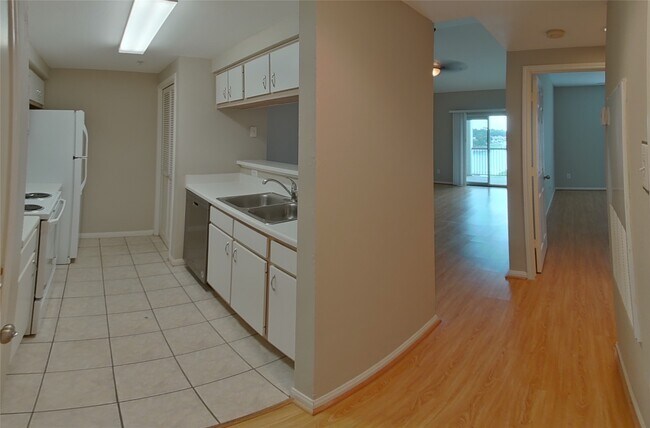 Photo - 12800 Melville Dr Unit 306