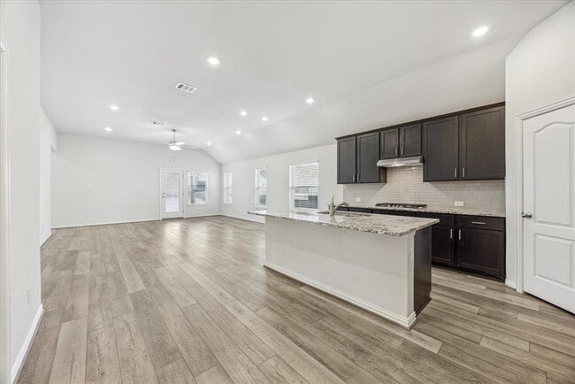 Photo - 562 Leadtree Loop