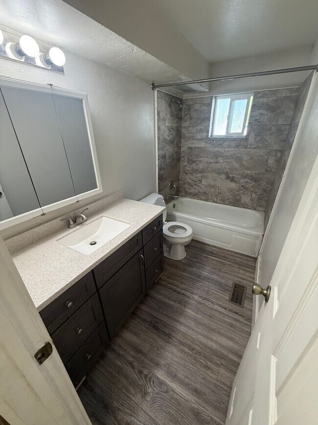 Photo - CS-108 W 250 S Unidad 108 W 250 S  D