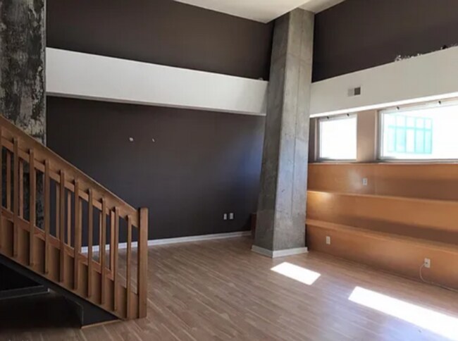 Photo - 212 Brown St Unit THA