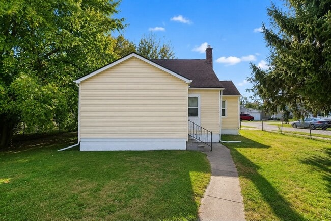 Building Photo - 7207 Prospect Ave