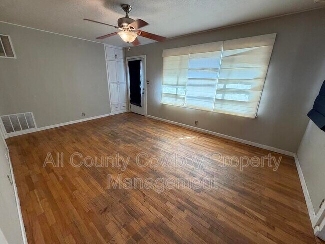 Photo - 1407 Ord St