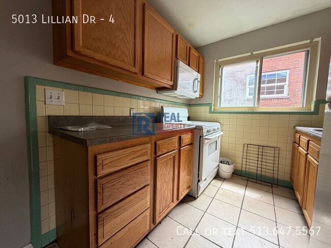 Building Photo - 5013 Lillian Dr Unit 4