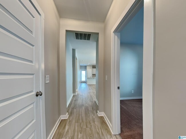 Photo - 152 Park Dr N