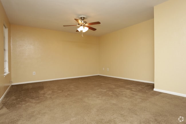 2 BD, 1 BA - 860 SF