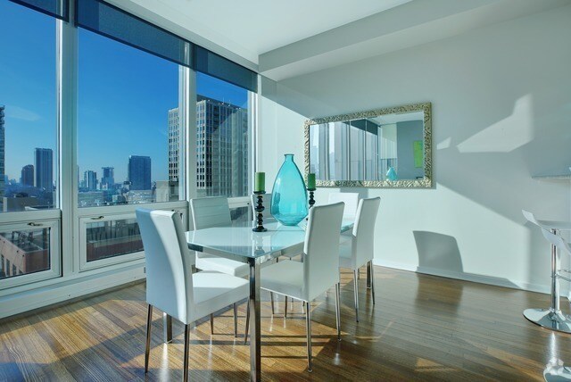 Building Photo - 500 W Superior St Unit 911 Rental