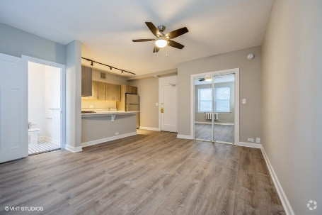 Building Photo - 432 W Belmont Ave Rental