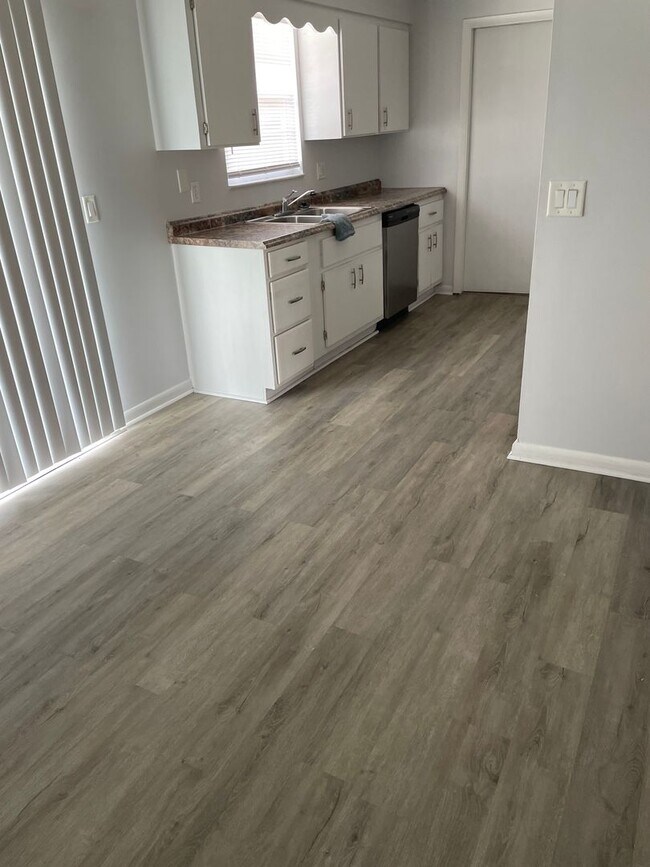 Photo - Refreshed 2/2 within walking distance to park