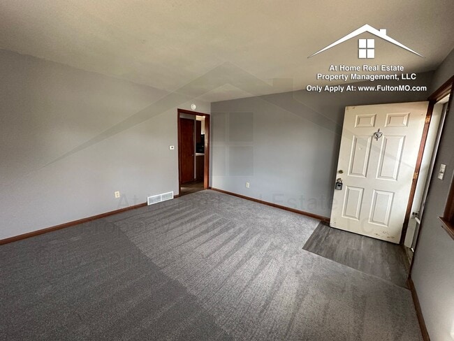 Photo - 911 Castlewood Ave