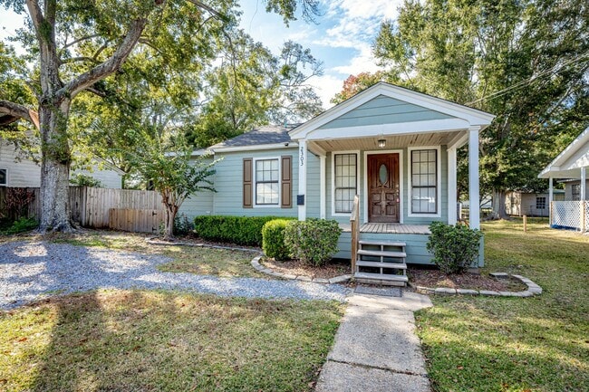 Building Photo - Adorable Updated Cottage in Pascagoula