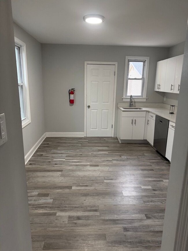 Photo - Newly Renovated 5 Bedroom 2.5 Bath House