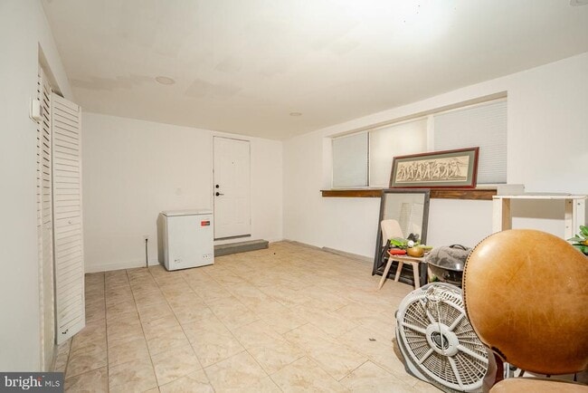 Building Photo - 3809 Ventnor Ave Unit C