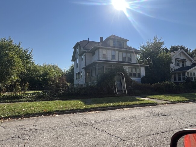 Photo - 241 Marquette St