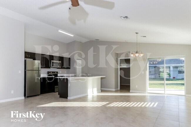Photo - 652 SW Jacoby Ave