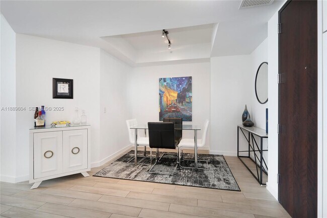 Photo - 999 SW 1st Ave Unidad 2011