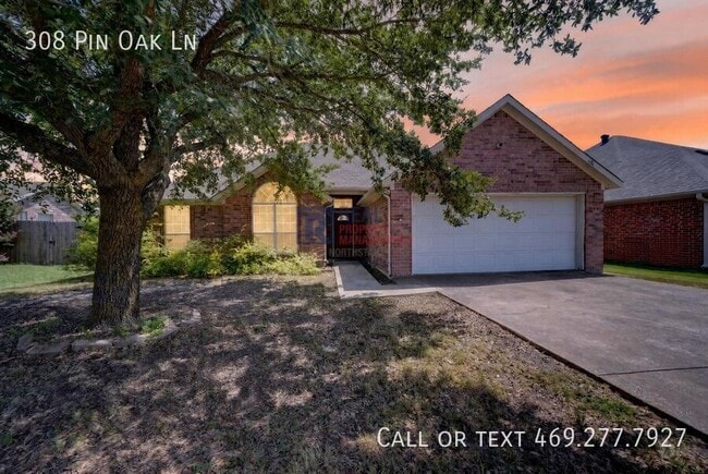 Photo - 308 Pin Oak Ln