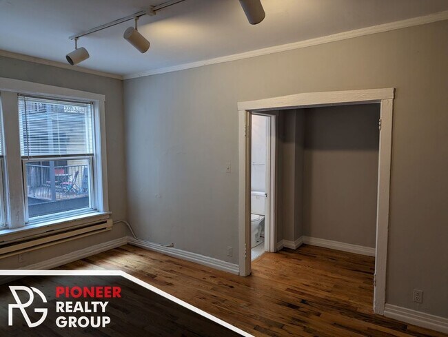511 W Melrose St Unit 206